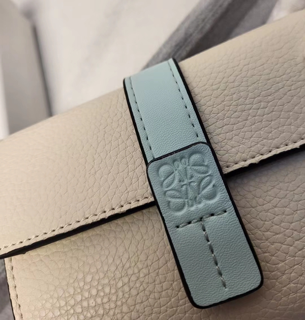 超激安ブランド財布偽物側面デザイン